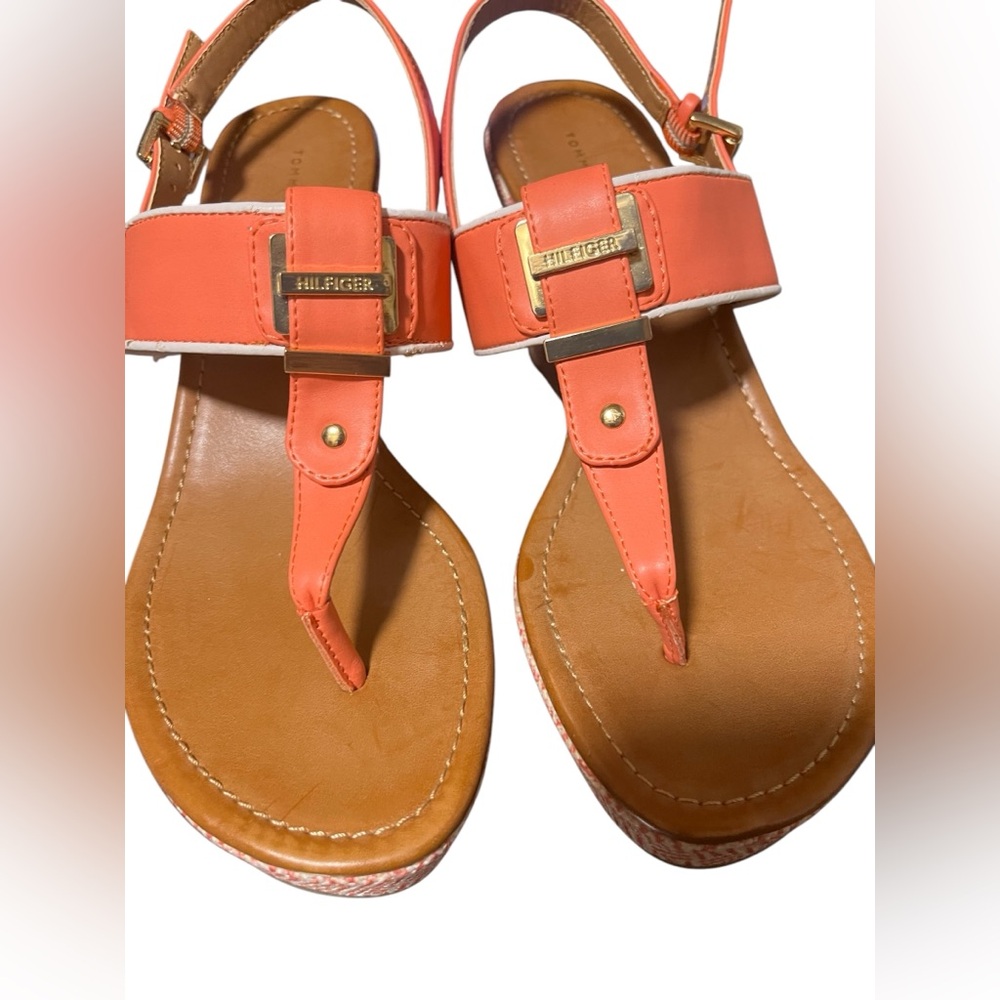 EUC Tommy Hilfiger Wedge Sandal Size 8 Coral with Gold Buckle